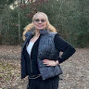 Meet your Posher, Monica